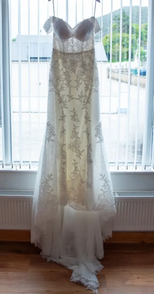 Wedding dress - Image 4