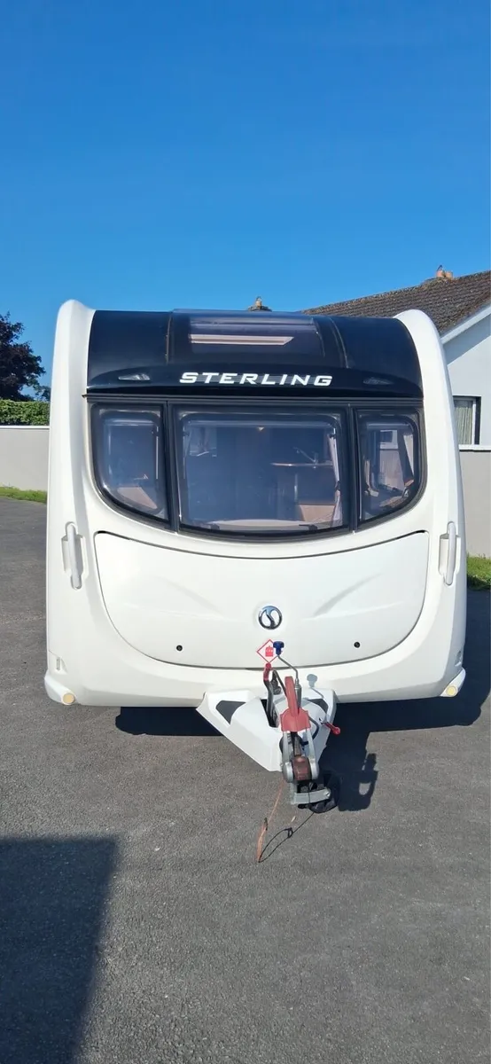 BEAUTIFUL 4 BERTH STERLING MOONSTONE CARAVAN. - Image 1