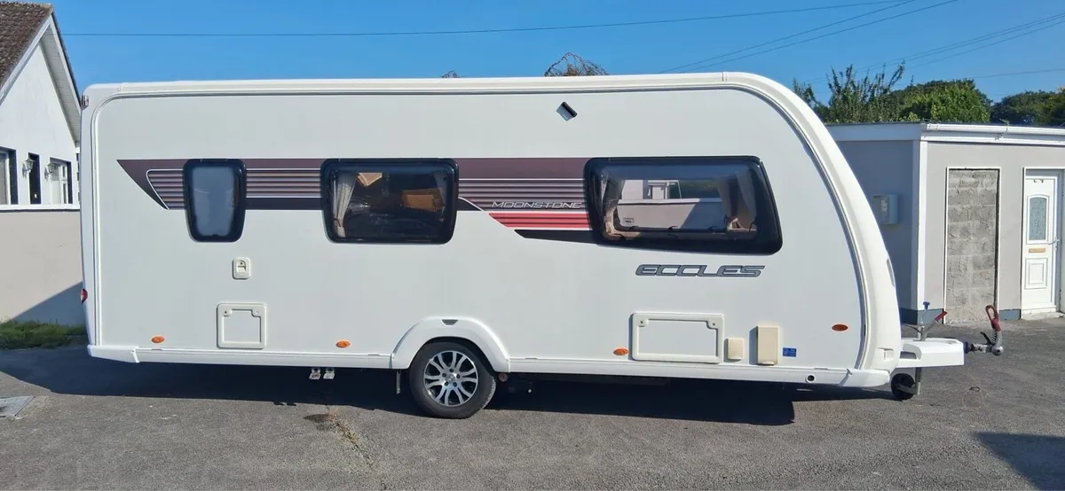 BEAUTIFUL 4 BERTH STERLING MOONSTONE CARAVAN. - Image 2