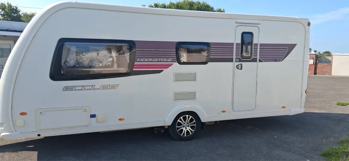 BEAUTIFUL 4 BERTH STERLING MOONSTONE CARAVAN. - Image 3