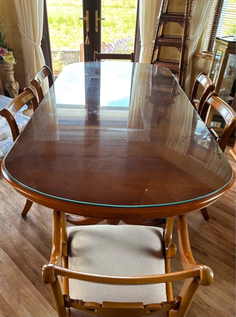Dining table and 6 chairs - Image 1
