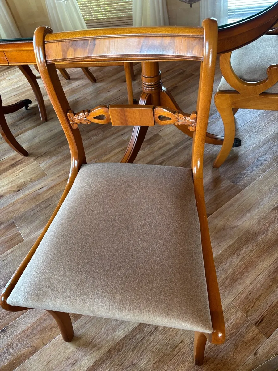Dining table and 6 chairs - Image 3
