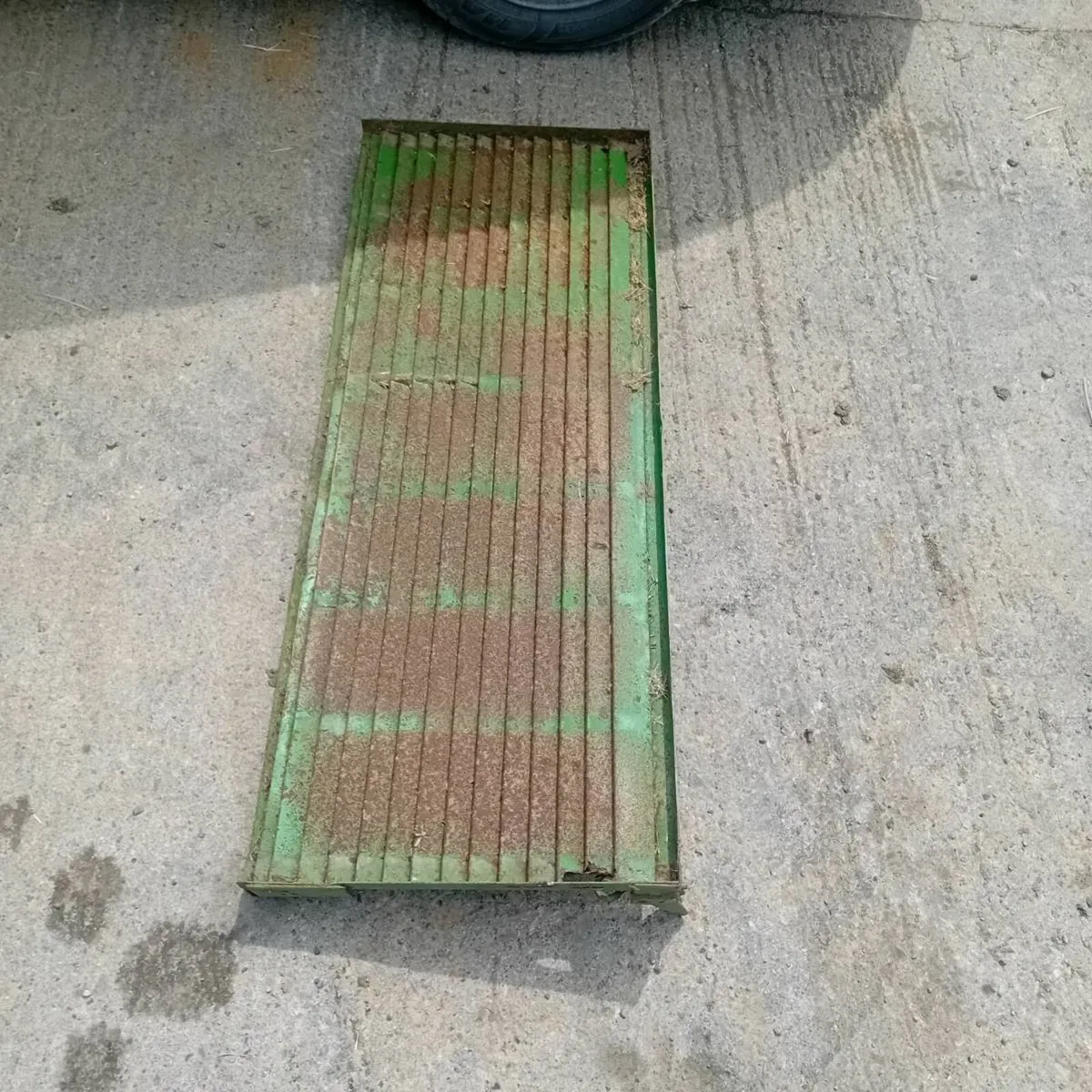 John deere grain pan,hawk powerwasher, brackets - Image 4