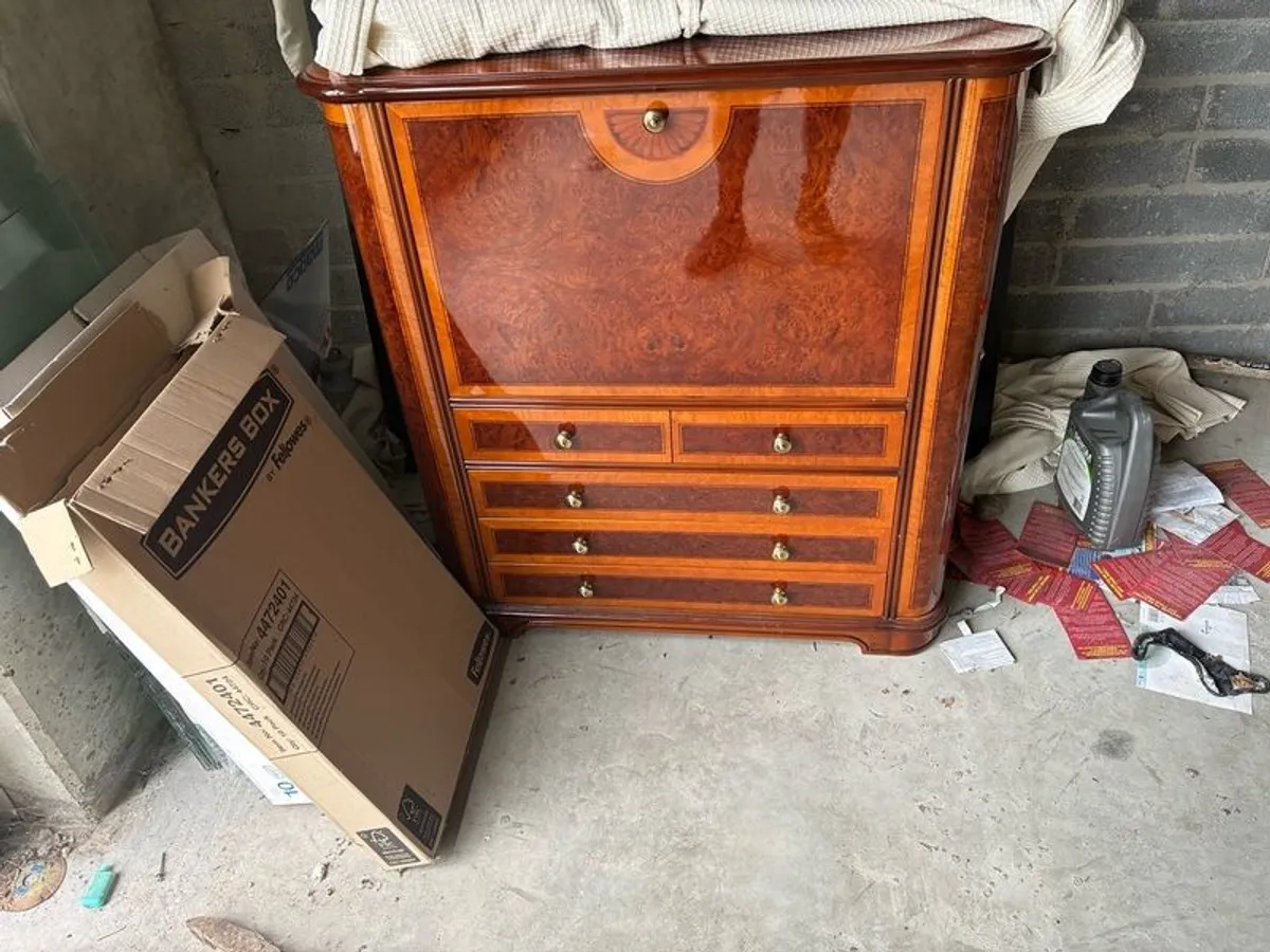 Cabinet - Image 1