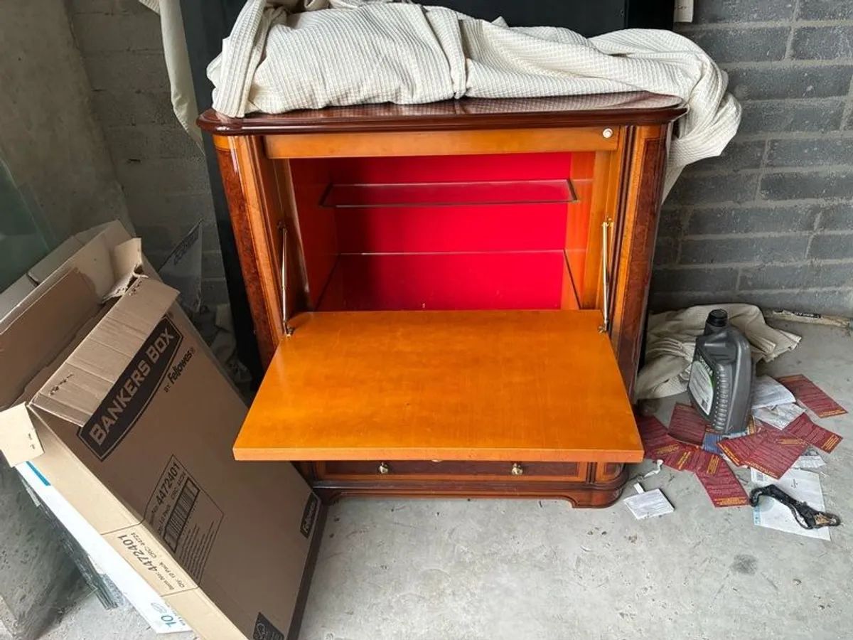 Cabinet - Image 2