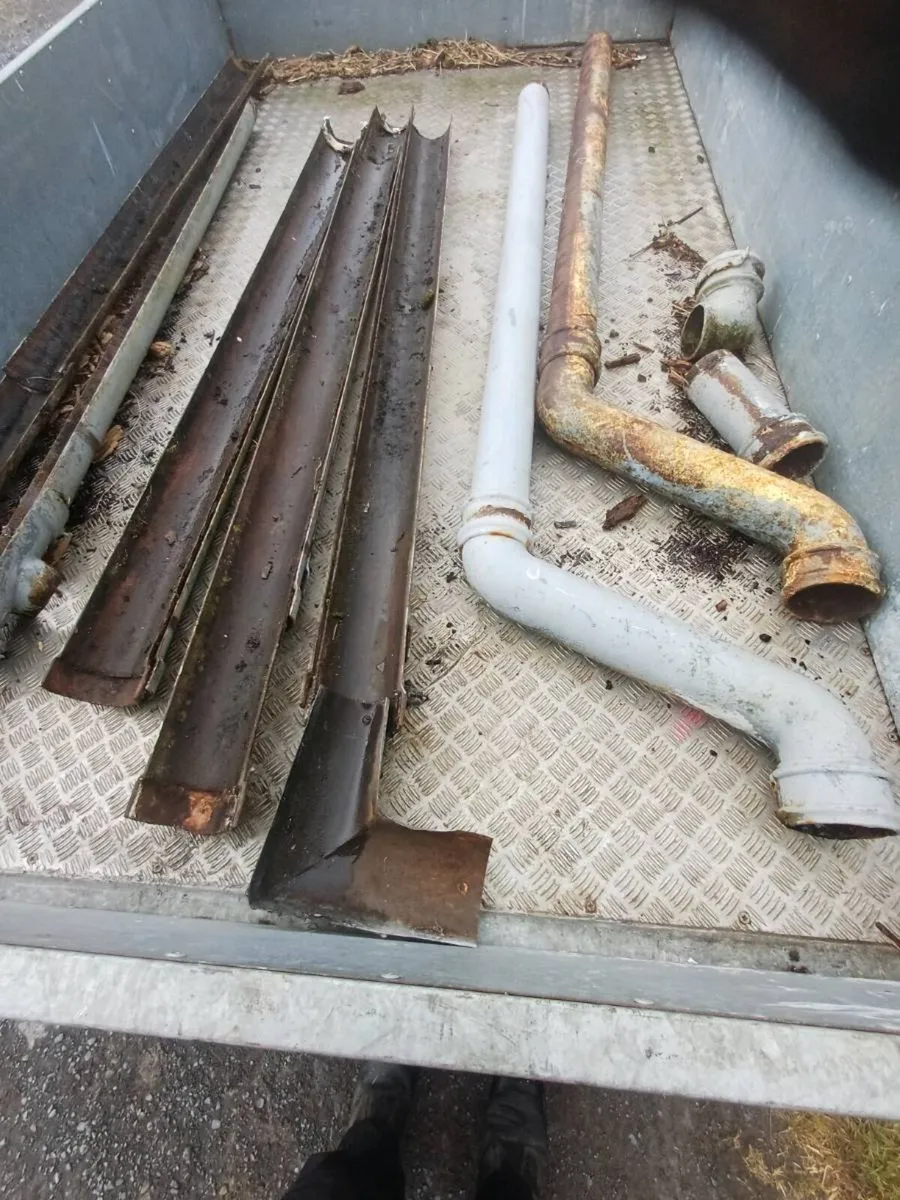 Cast iron downpipe/chutes - Image 1