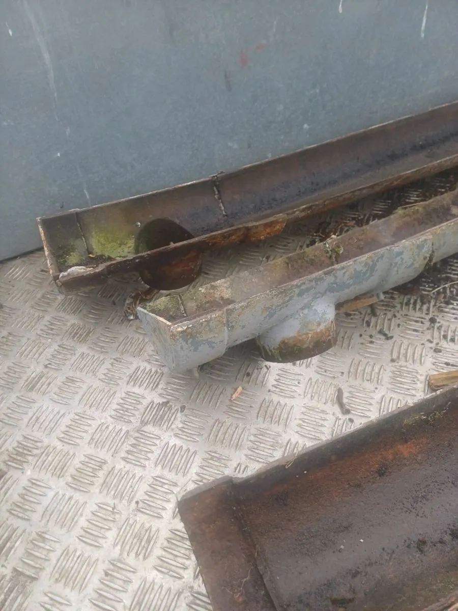 Cast iron downpipe/chutes - Image 2