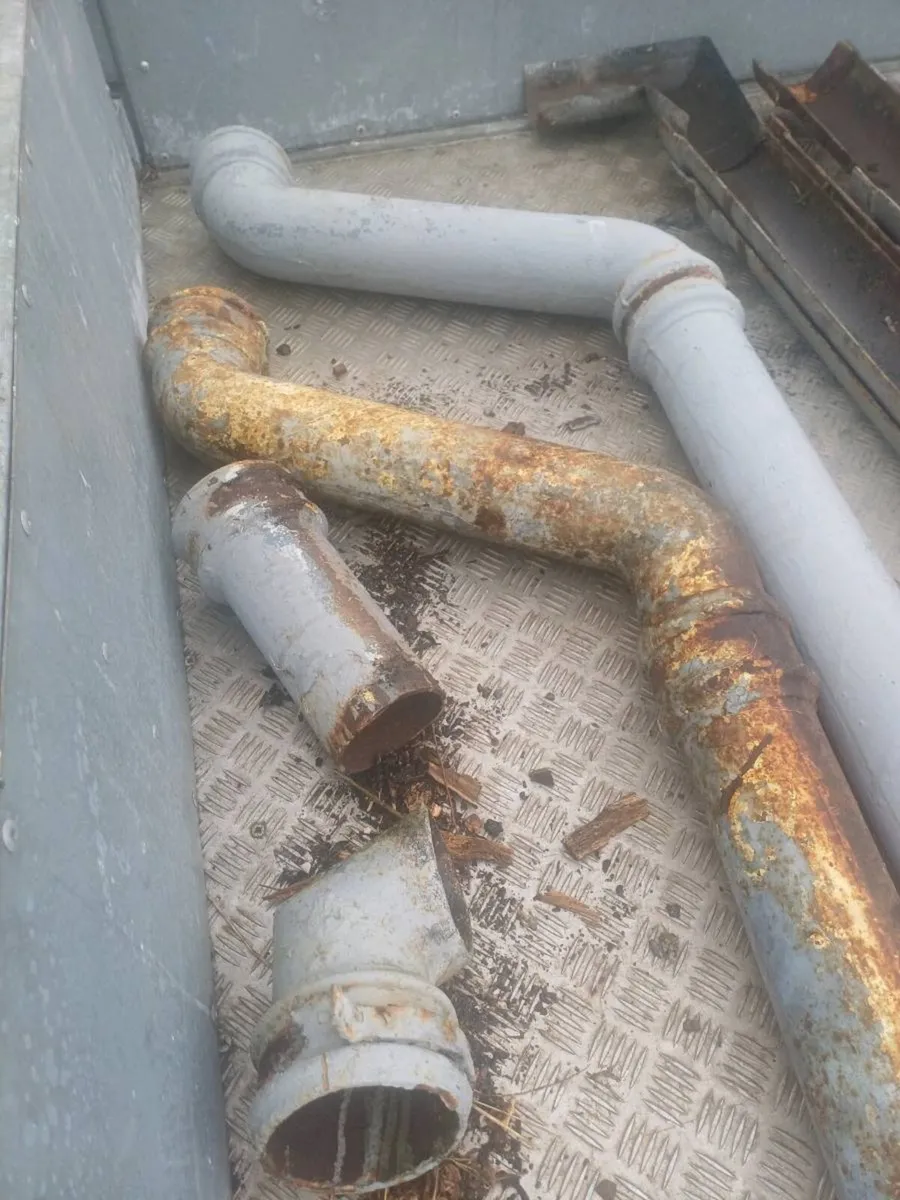 Cast iron downpipe/chutes - Image 4