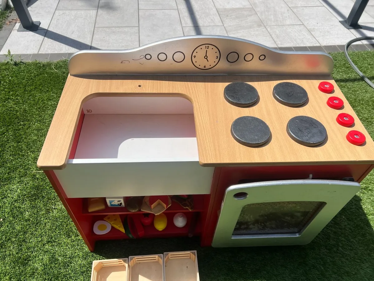 Childs play kitchen - Image 1