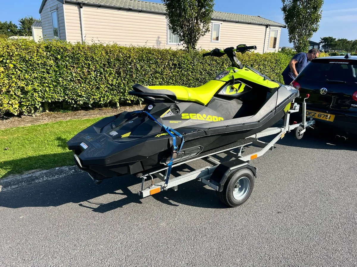 Seadoo spark Trixx 3up jetski - Image 2