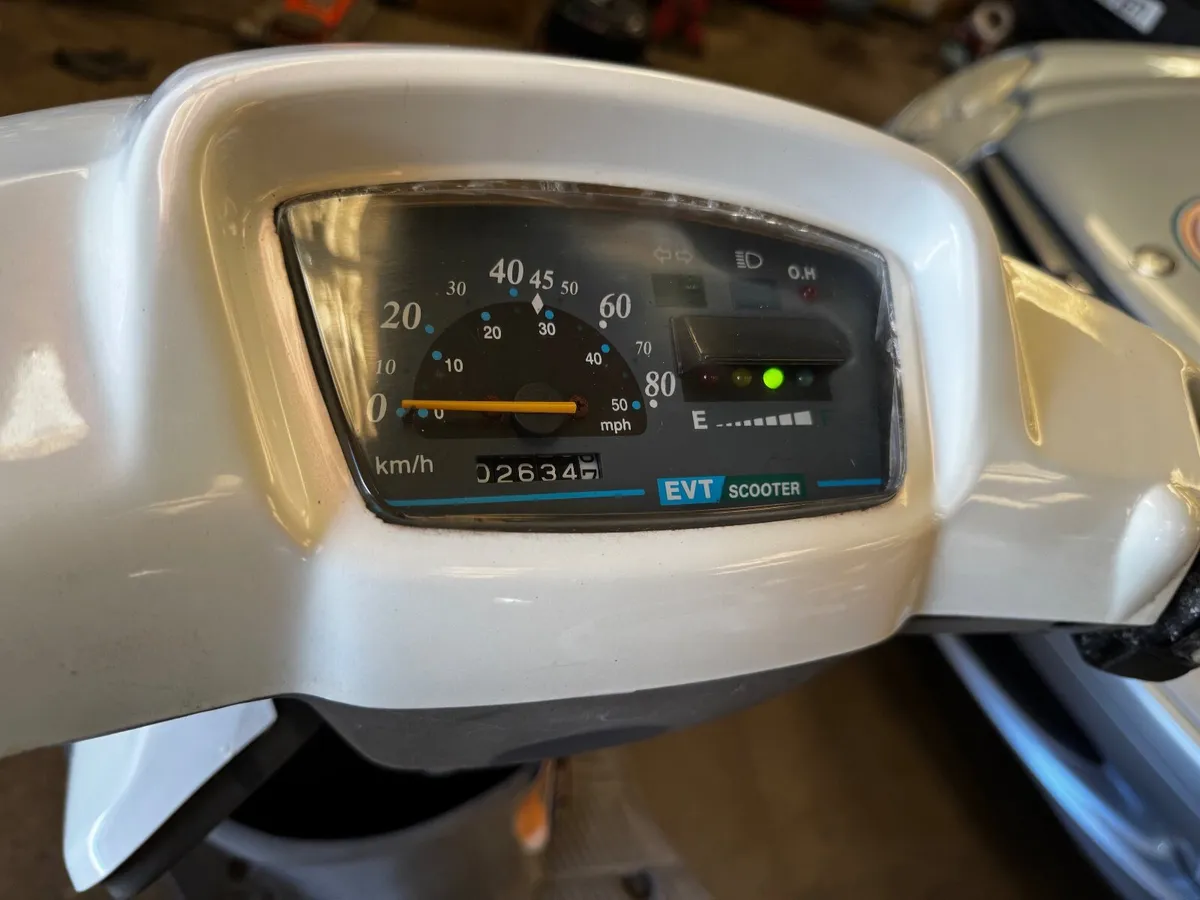 EVT 4000e Scooter Electric Fully Road Legal - Image 2