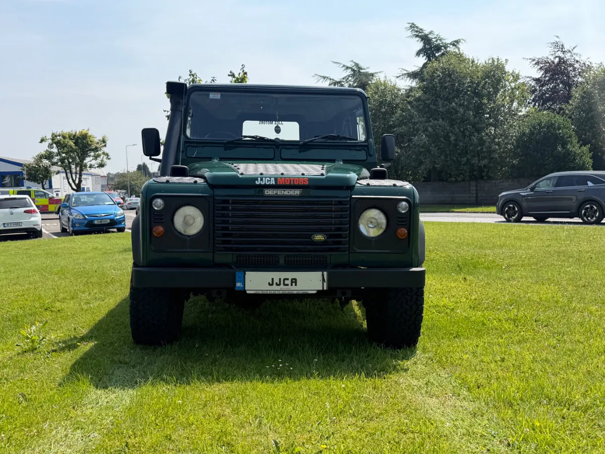 ABSOLUTELY IMMACULATE 2006 DEFENDER - Image 3