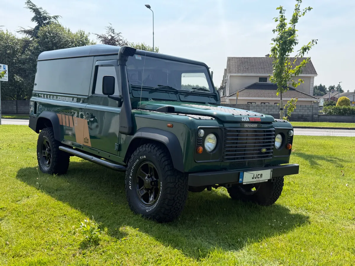 ABSOLUTELY IMMACULATE 2006 DEFENDER - Image 2