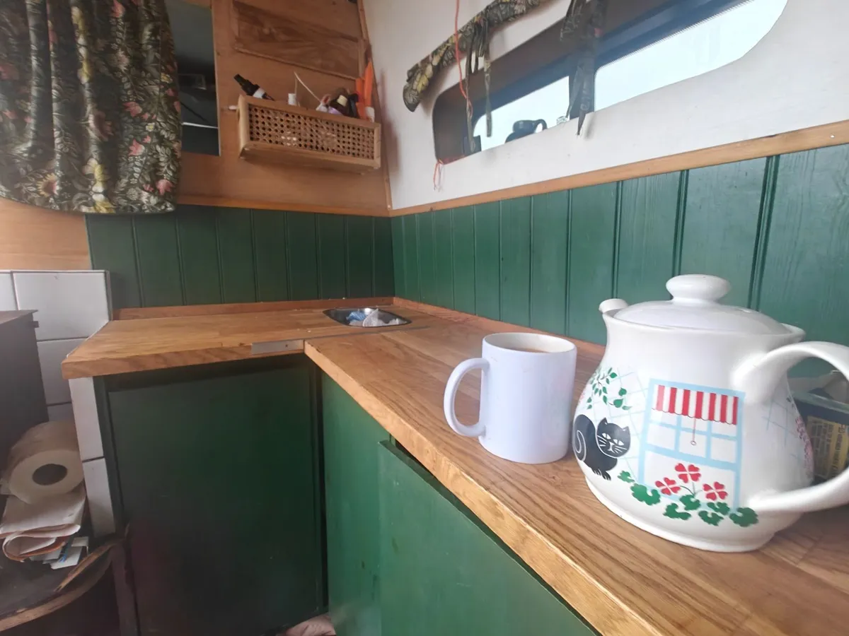 Low mileage off grid camper van with wood burner. - Image 3