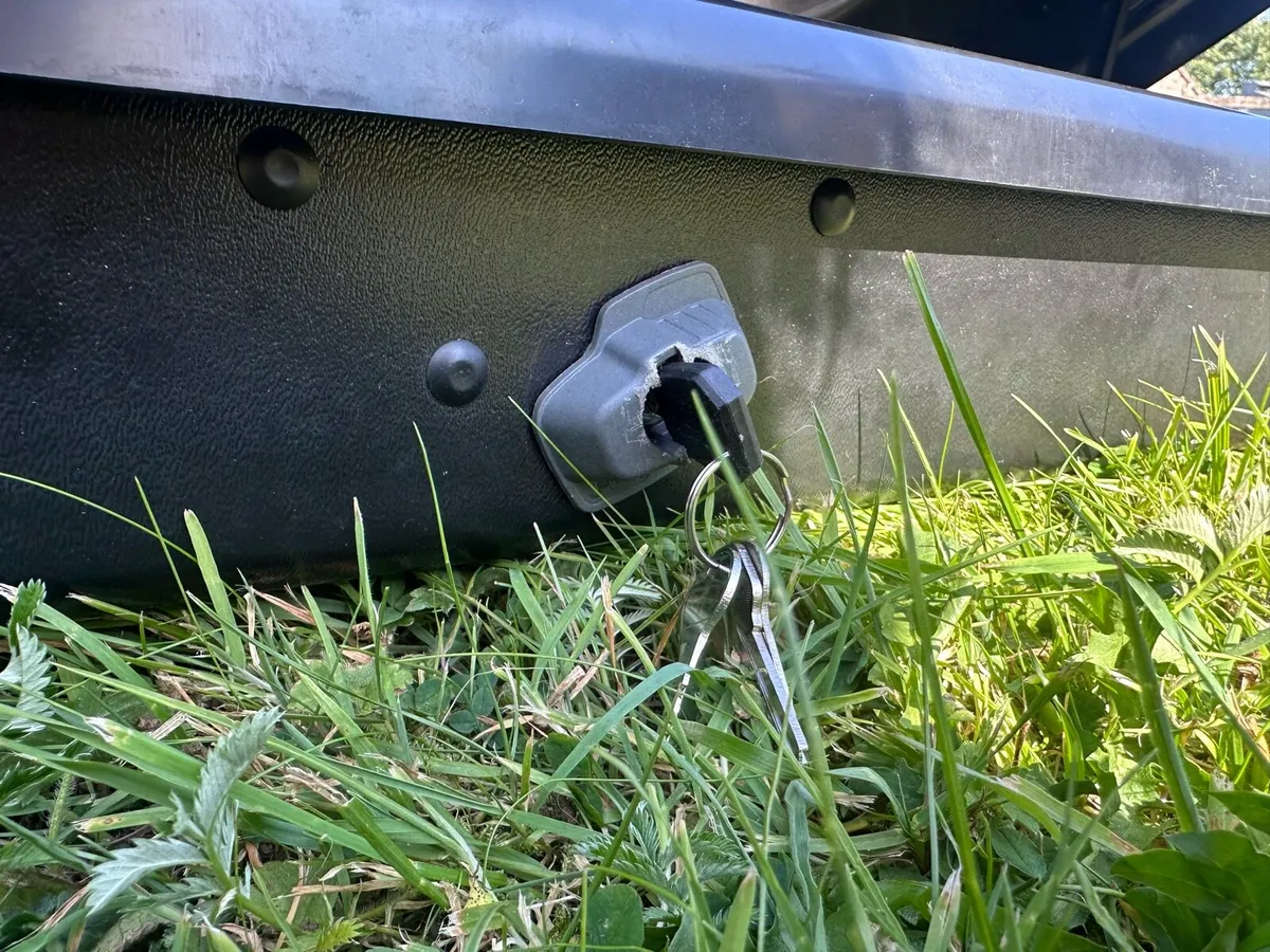 Thule Roof Box and Nordrive Rails - Image 4