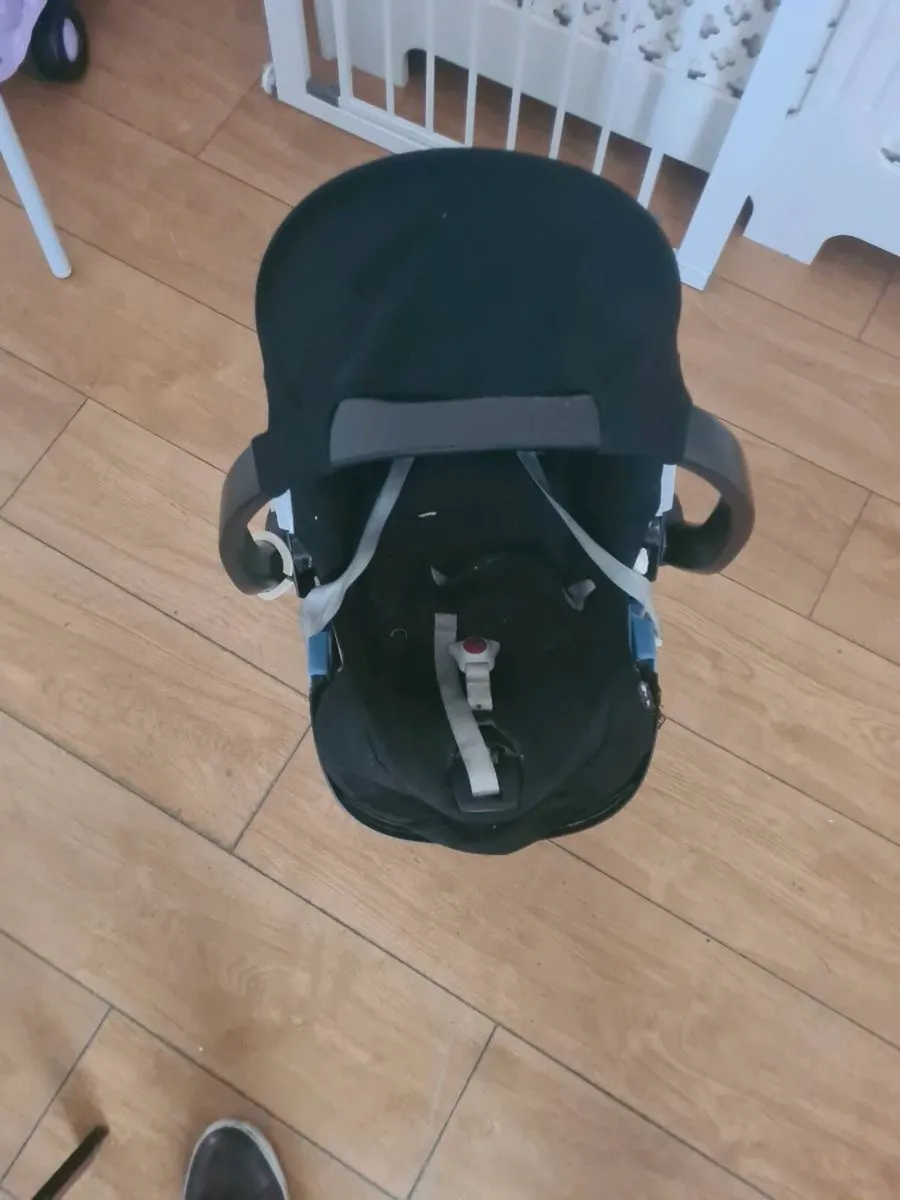 Car seat - Image 1