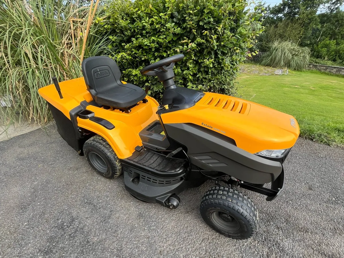20HP Stiga twin cylinder hydro ride on lawnmower - Image 2