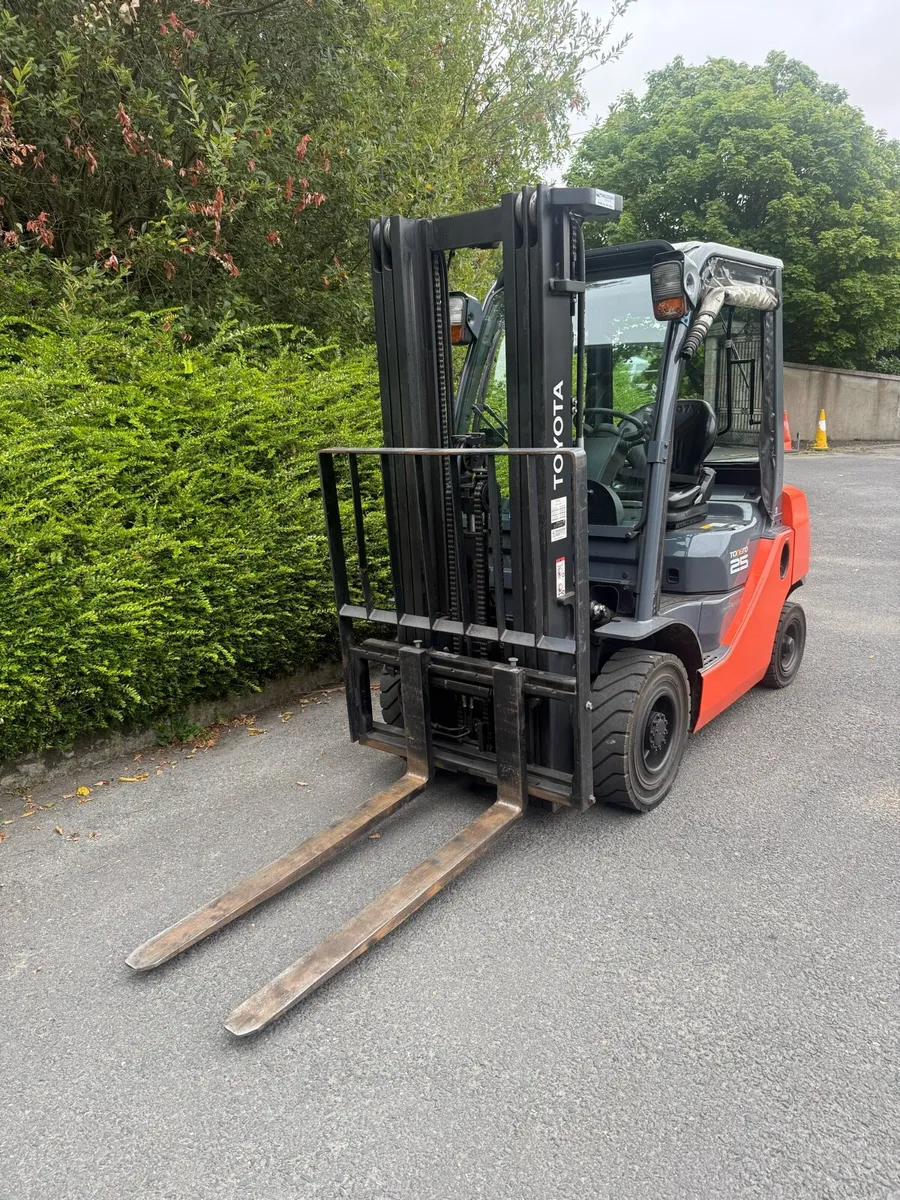 Forklift - Image 2