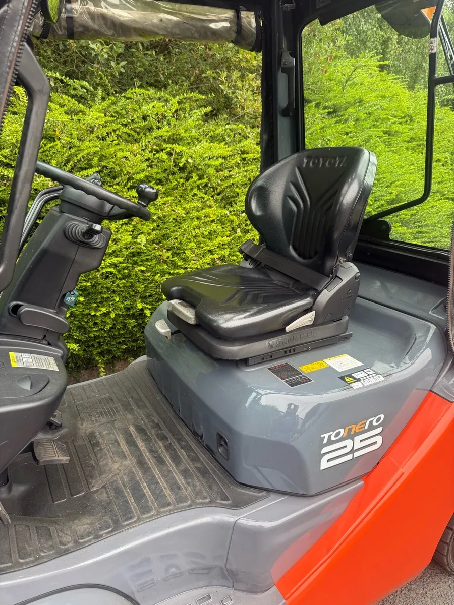 Forklift - Image 4