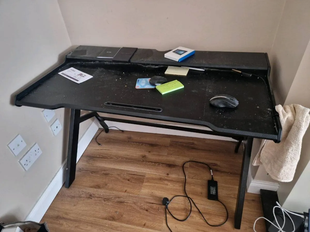 Office/gaming desk
