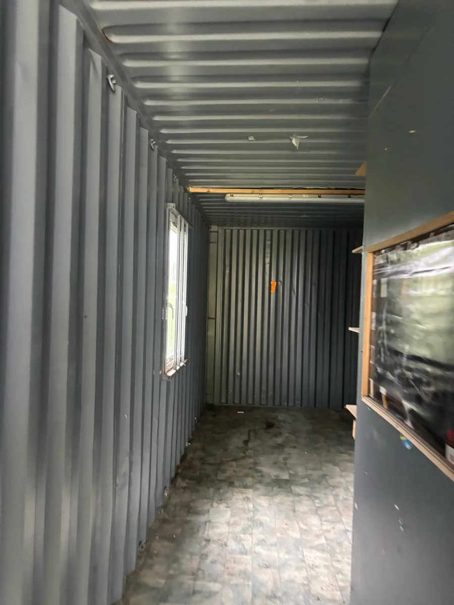 40 F container - Image 4