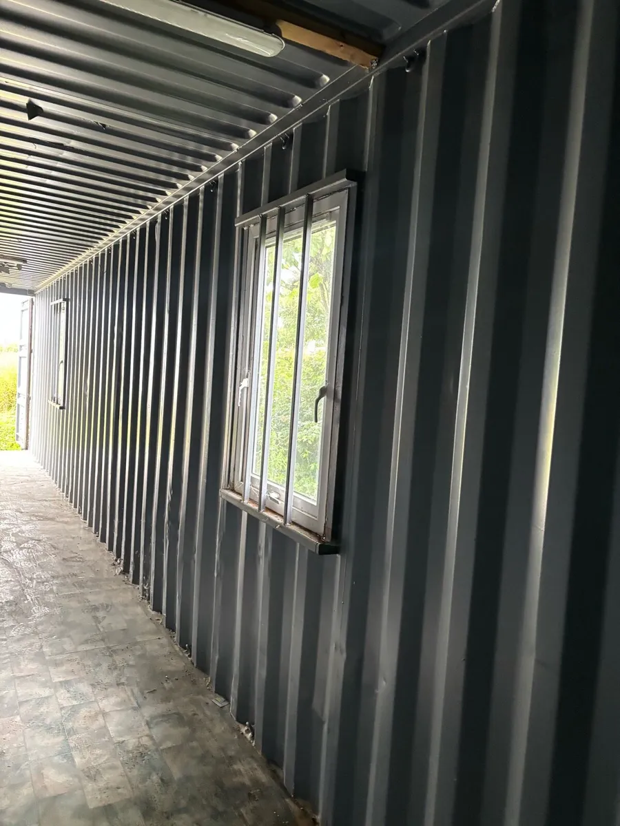 40 F container - Image 1