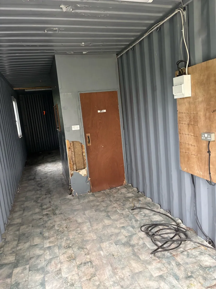 40 F container - Image 3