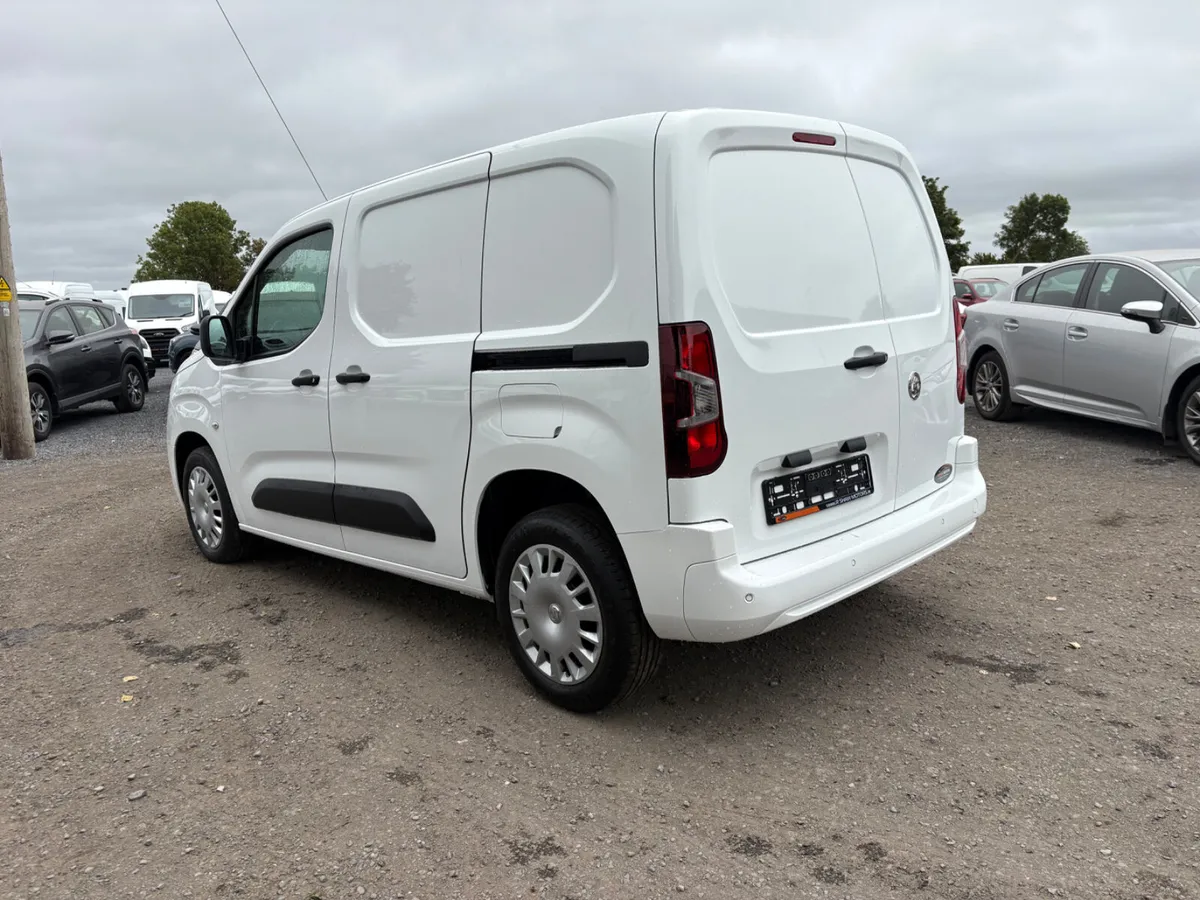 Vauxhall Combo - Image 2