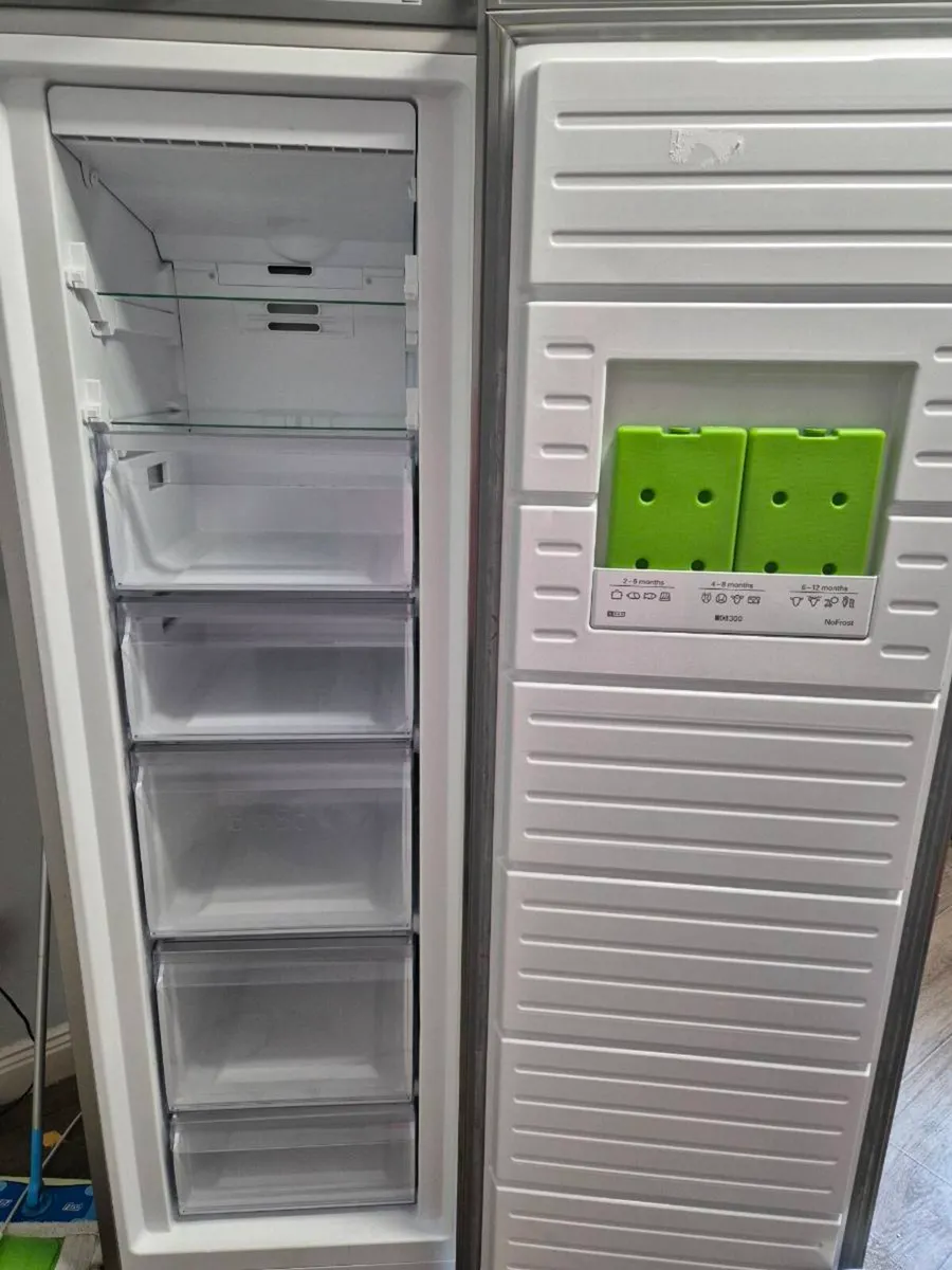 Siemens larder freezer - Image 1