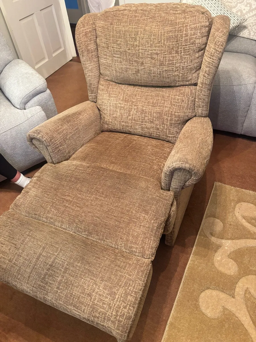 brown one seater couch - Image 2