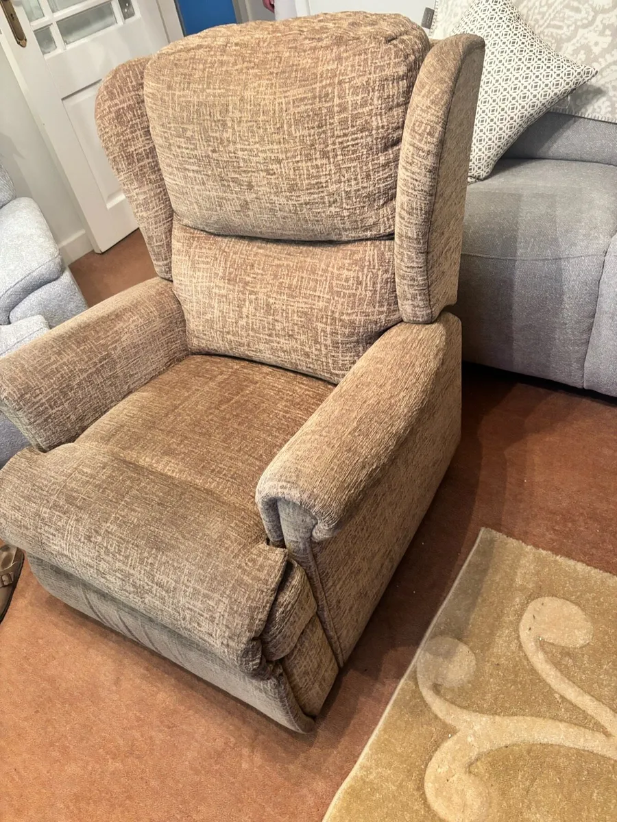 brown one seater couch - Image 3