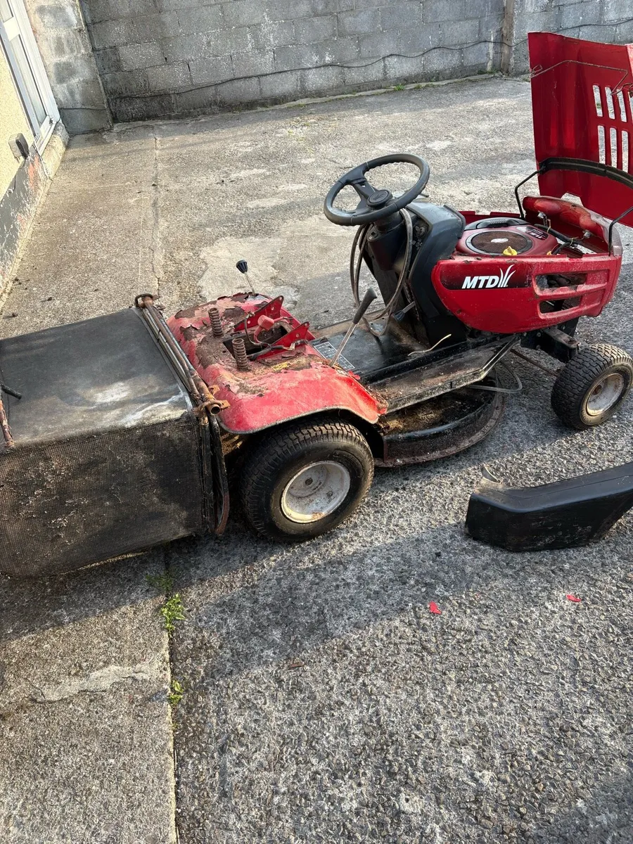 Drive on tractor lawnmower parts or repairs - Image 1
