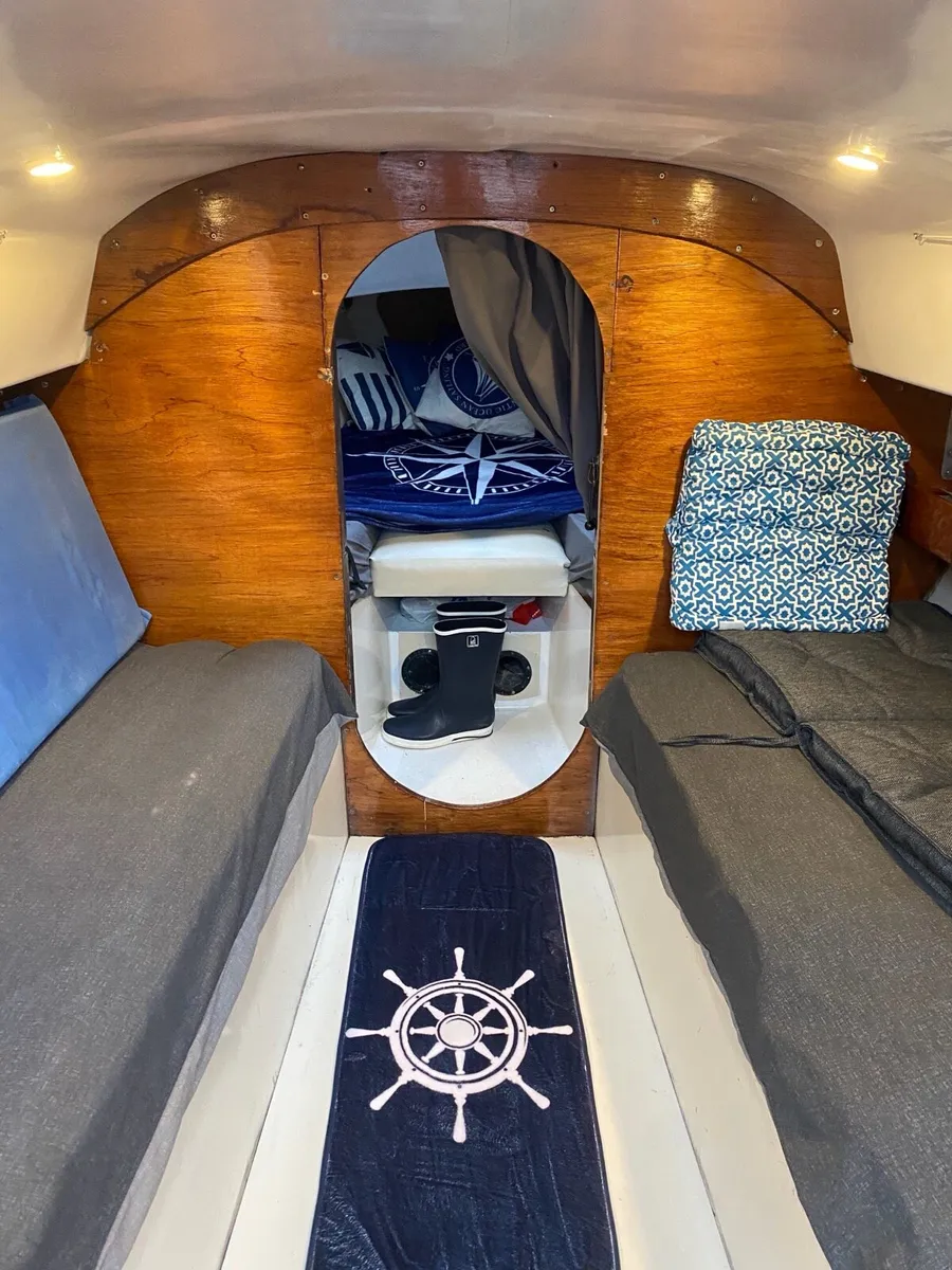 Trapper 28 Sail Boat - Image 3