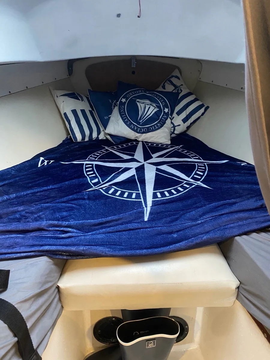Trapper 28 Sail Boat - Image 4