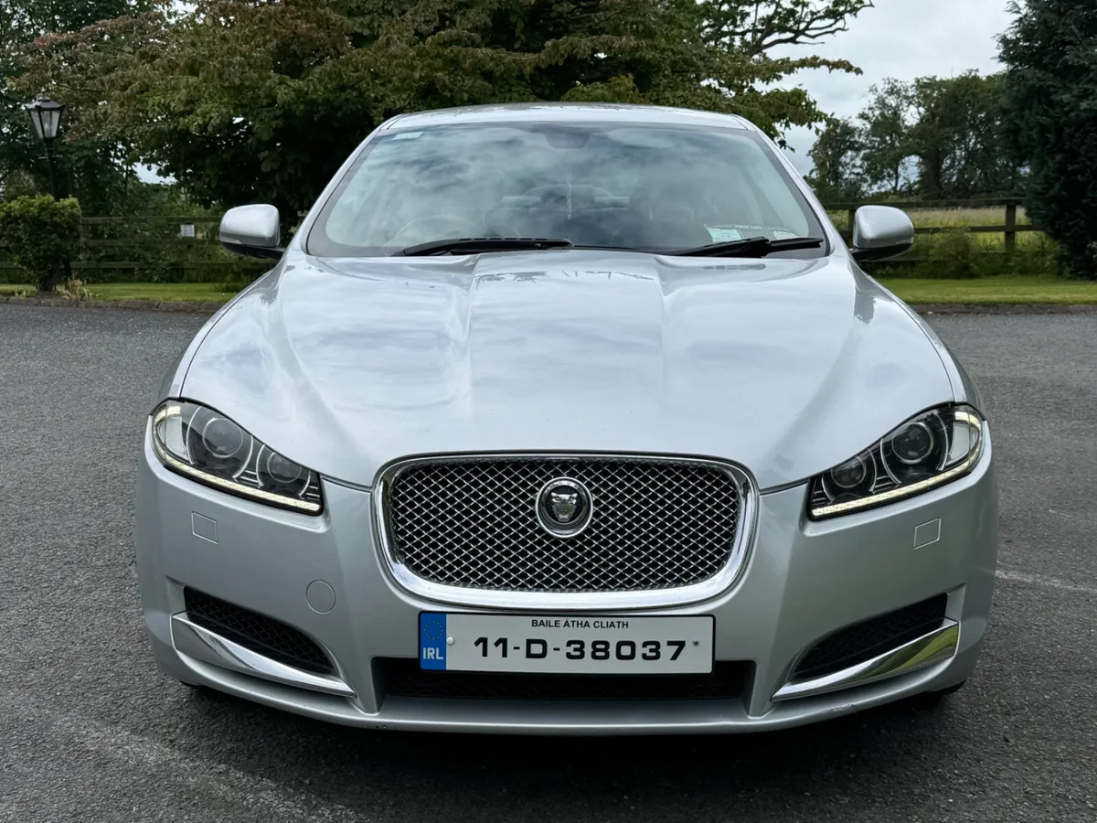 2011 Jaguar XF - Image 2