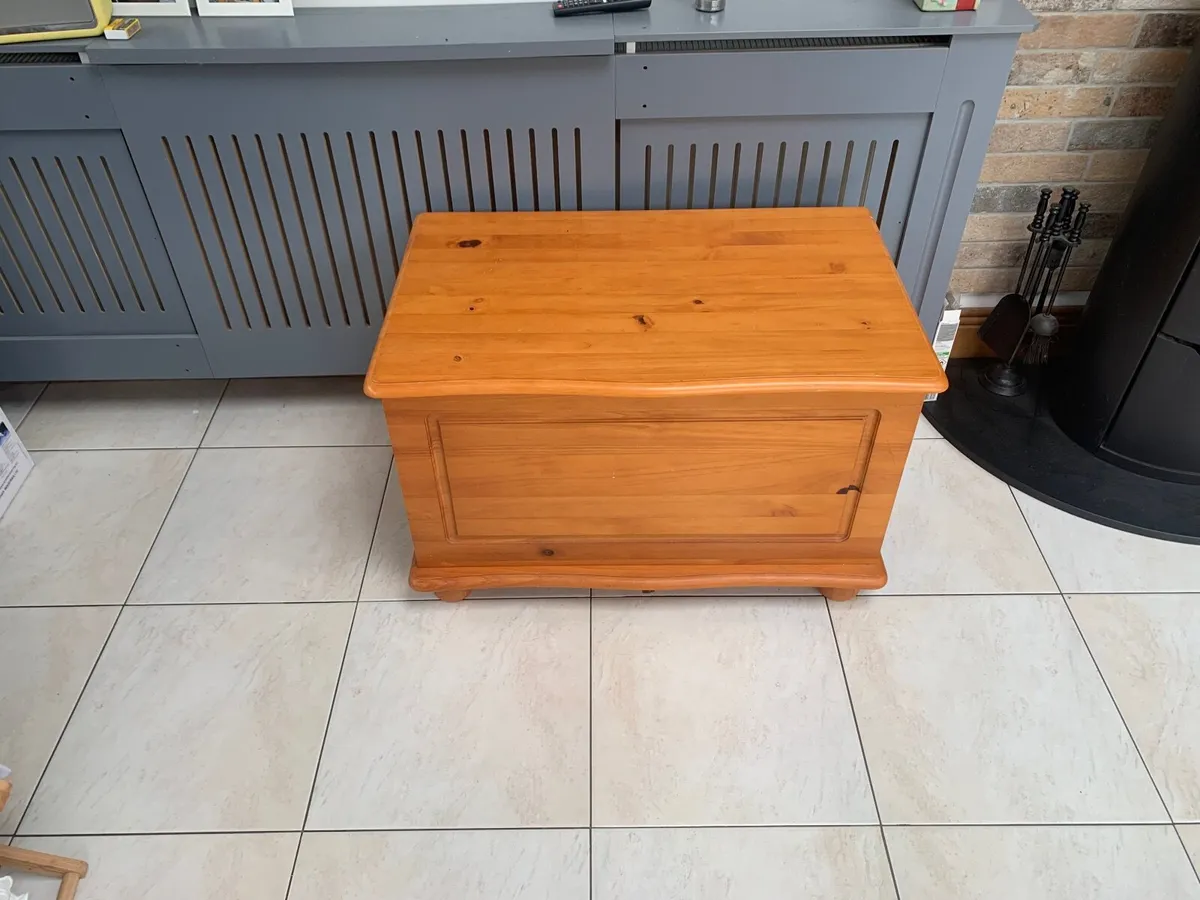 Blanket/storage box - Image 1