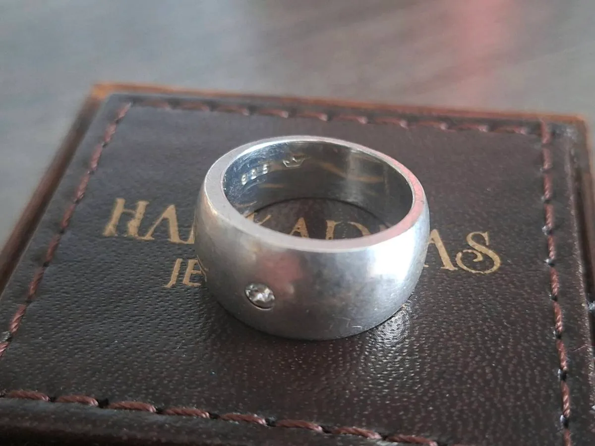 Lovely Vintage Solid 925 Sterling Silver Ring - Image 1