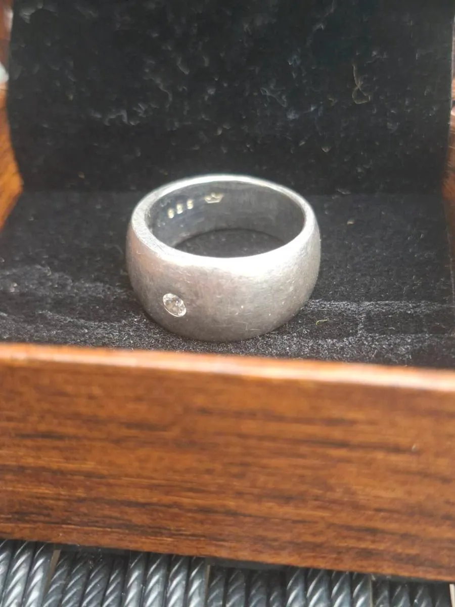 Lovely Vintage Solid 925 Sterling Silver Ring - Image 3