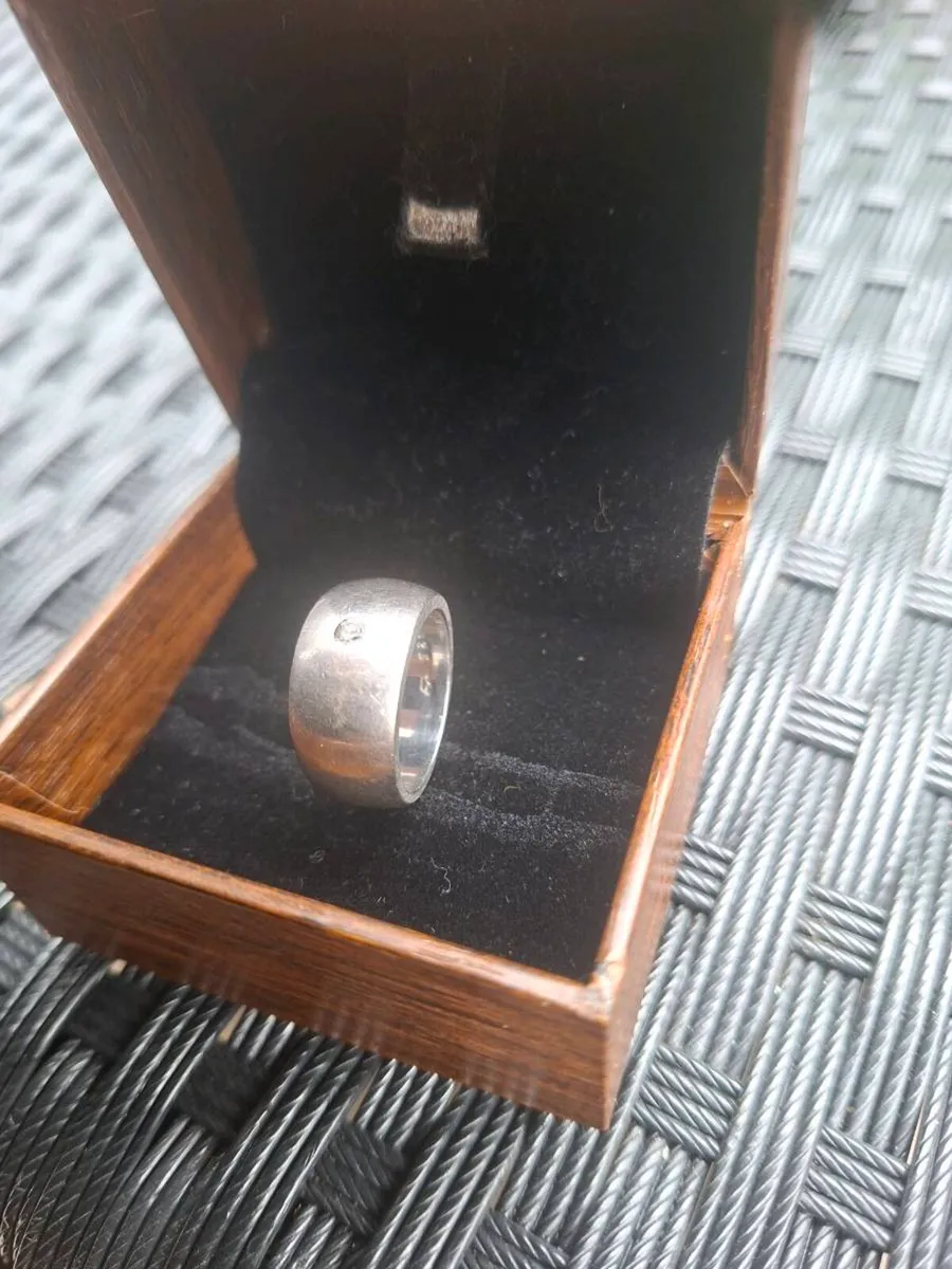 Lovely Vintage Solid 925 Sterling Silver Ring - Image 4