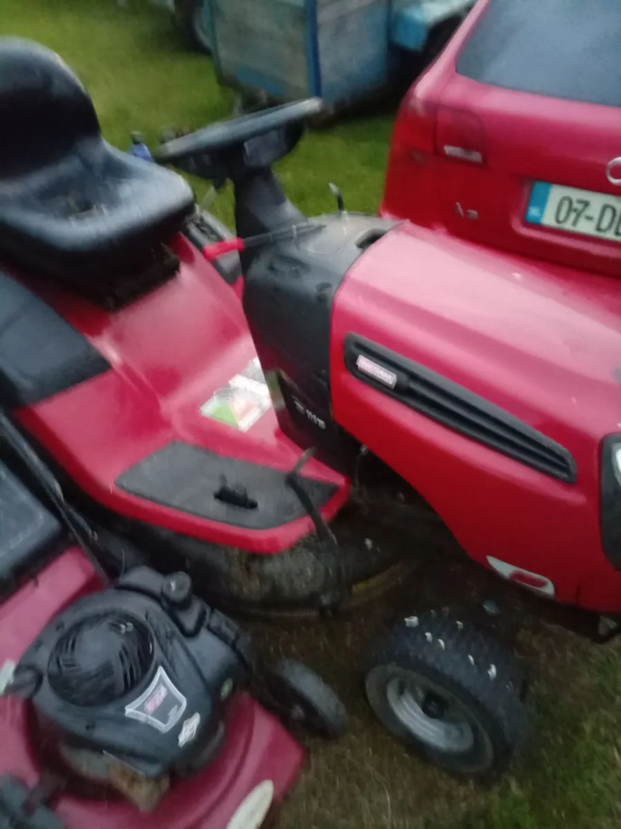 Tractor lawnmower - Image 1
