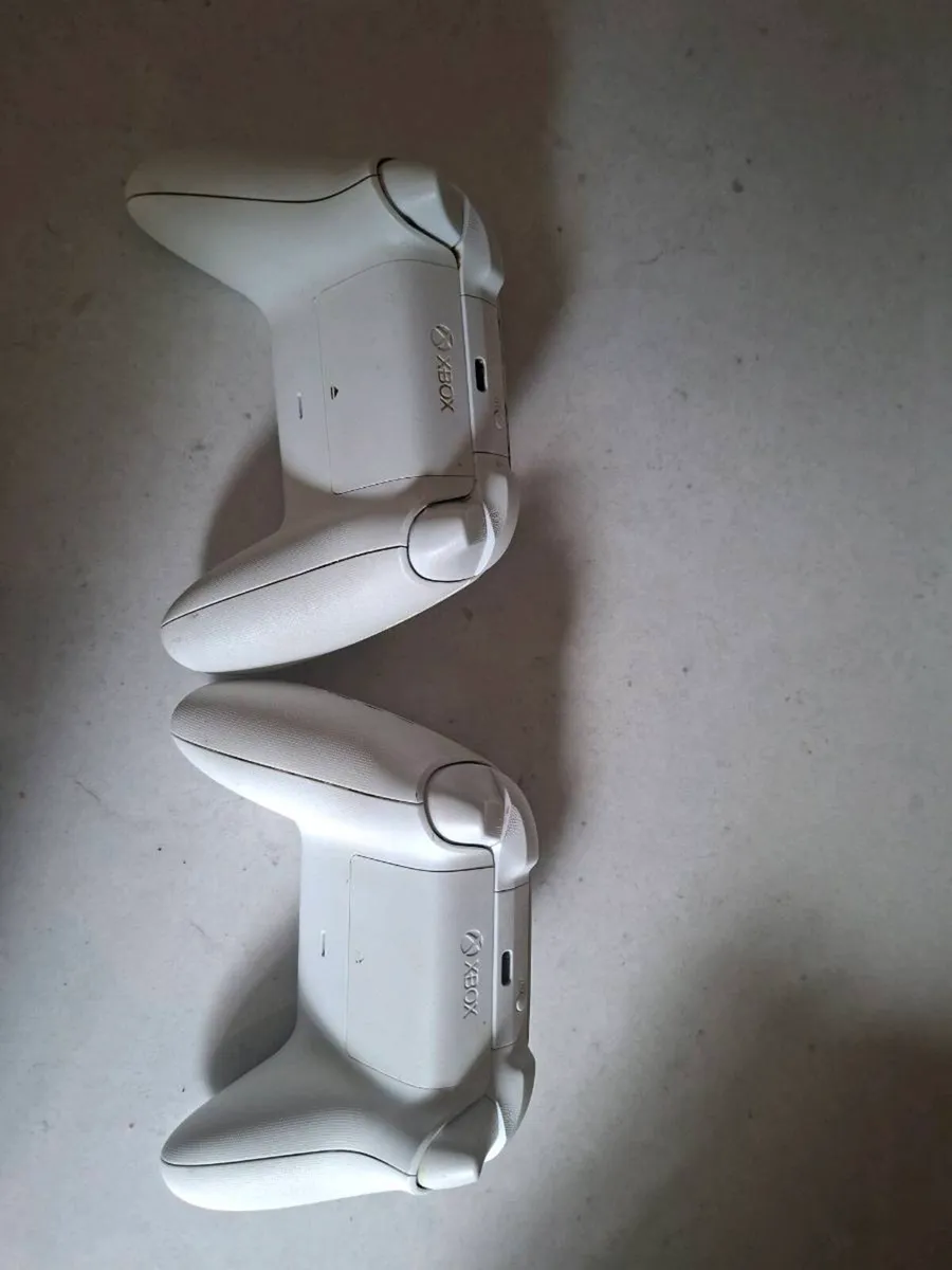 2 xbox Controllers - Image 3
