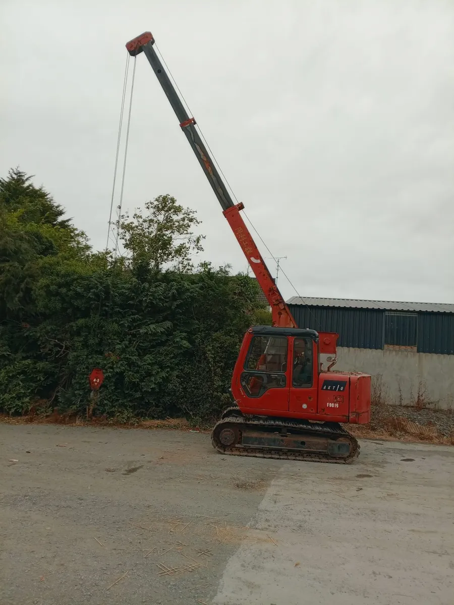 Tracked crane - Image 1