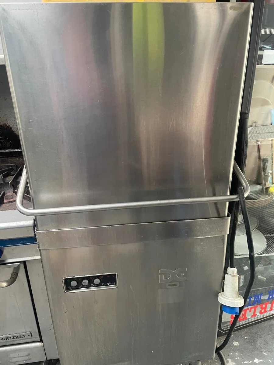 Montague Grizzly Cooker & DC Hooded Dishwasher - Image 1