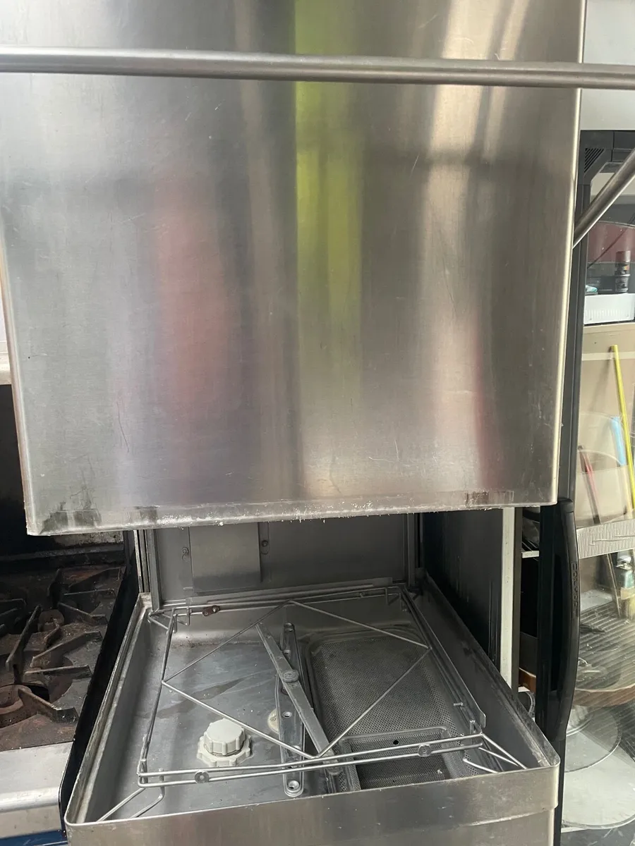 Montague Grizzly Cooker & DC Hooded Dishwasher - Image 2
