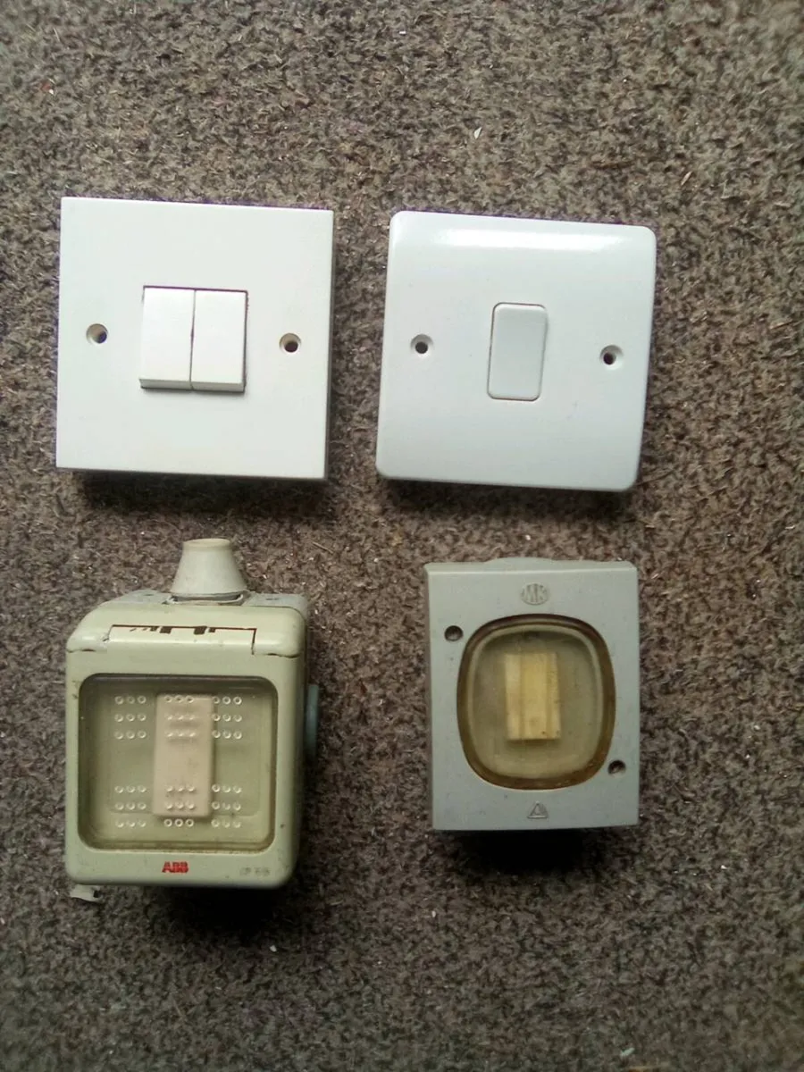 4.   LIGHT.   SWITCHES. - Image 1