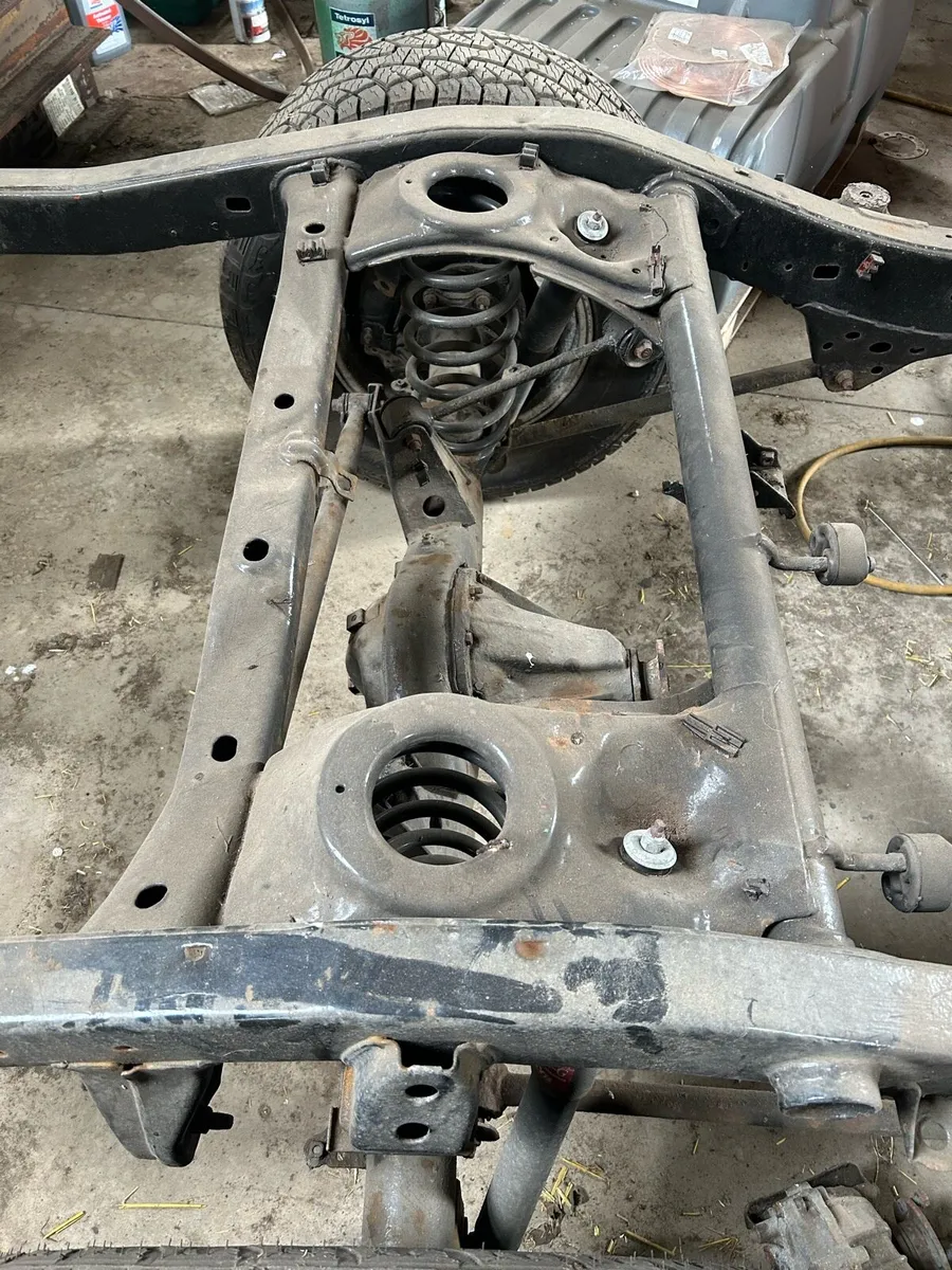 Toyota Land Cruiser Colorado swb chassis - Image 4