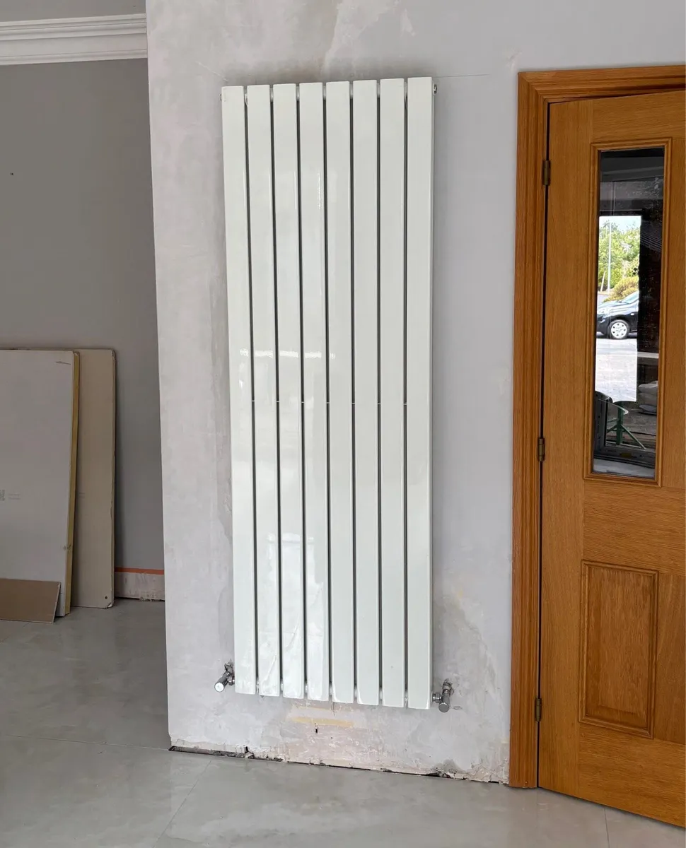 Vertical designer radiator