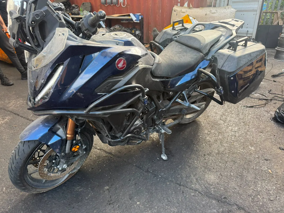 26 HONDA MOTORCYCLE  NT1100DE DCT FOR PARTS! - Image 2