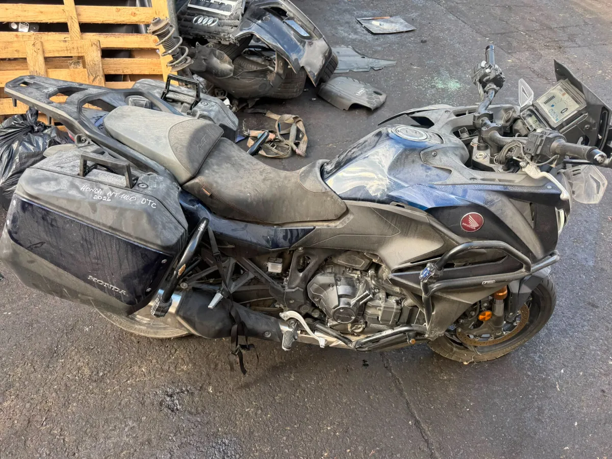26 HONDA MOTORCYCLE  NT1100DE DCT FOR PARTS! - Image 4
