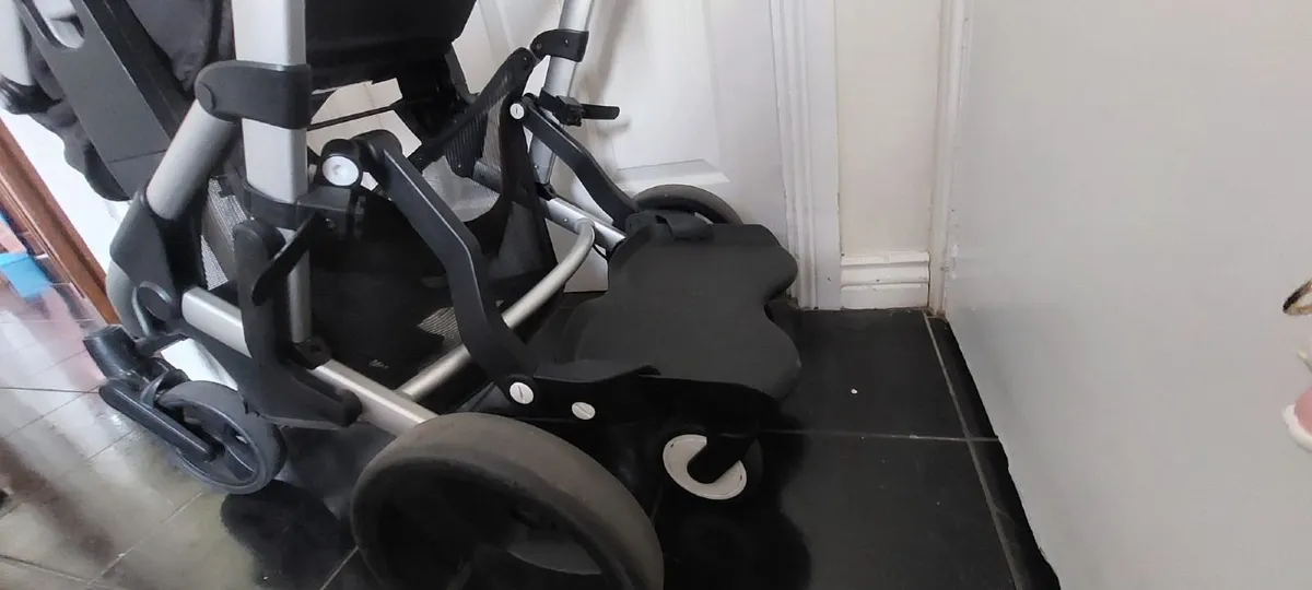 Baby stroller with car seat and toddler stand - Image 3